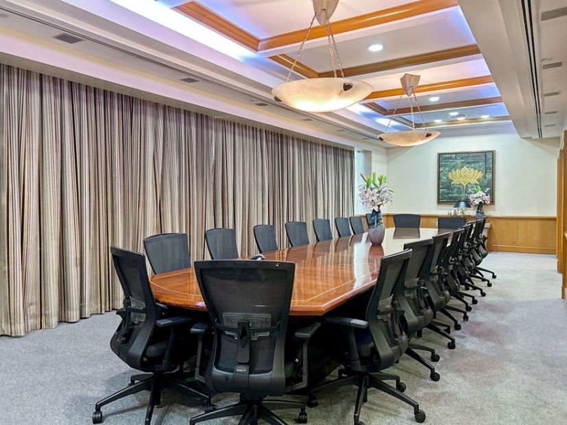 Open Plan Office Space For 10 Persons In Regus Ascott Ayala Center