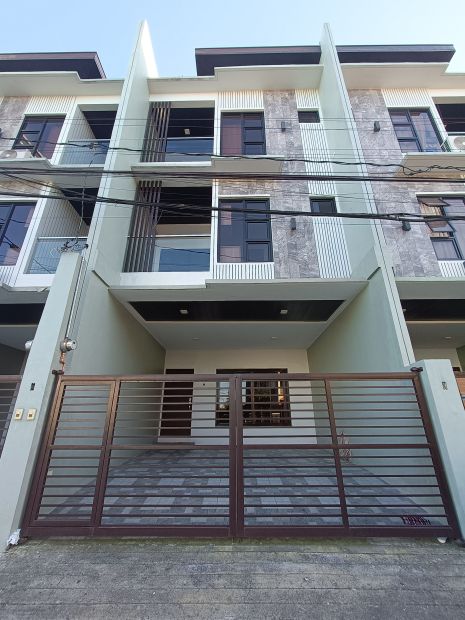 Townhouse In Greenview Executive Village With Bedroom M Ajcf