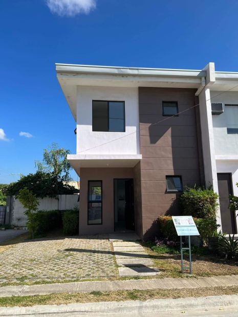 Rfo Townhouse In Susano Road Quezon City