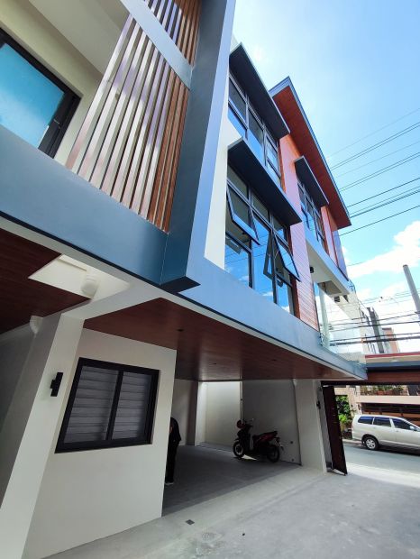 Modern Compound Townhouse For Sale In Quezon City Near Bonny Serrano Rg