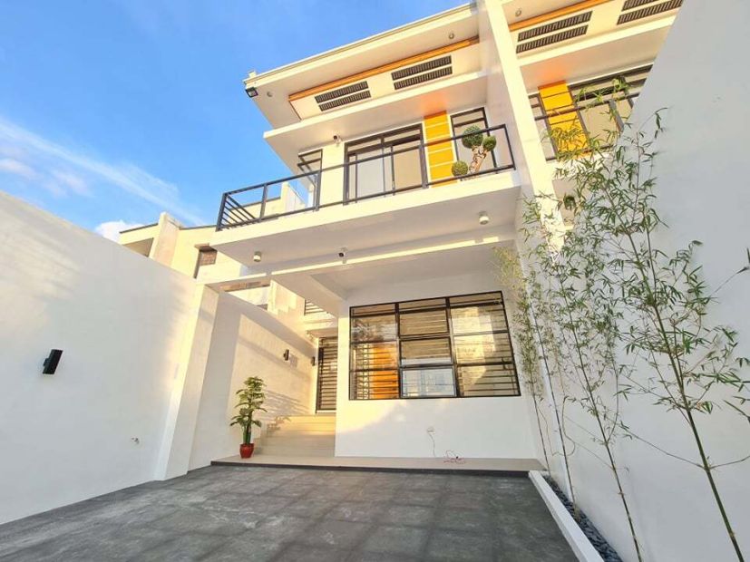 Elegant Modern Glass Townhouse For Sale In Rancho Estate Marikina City