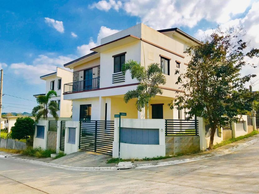 5 Bedroom House near MRT Bulacan and SM San Jose Del Monte