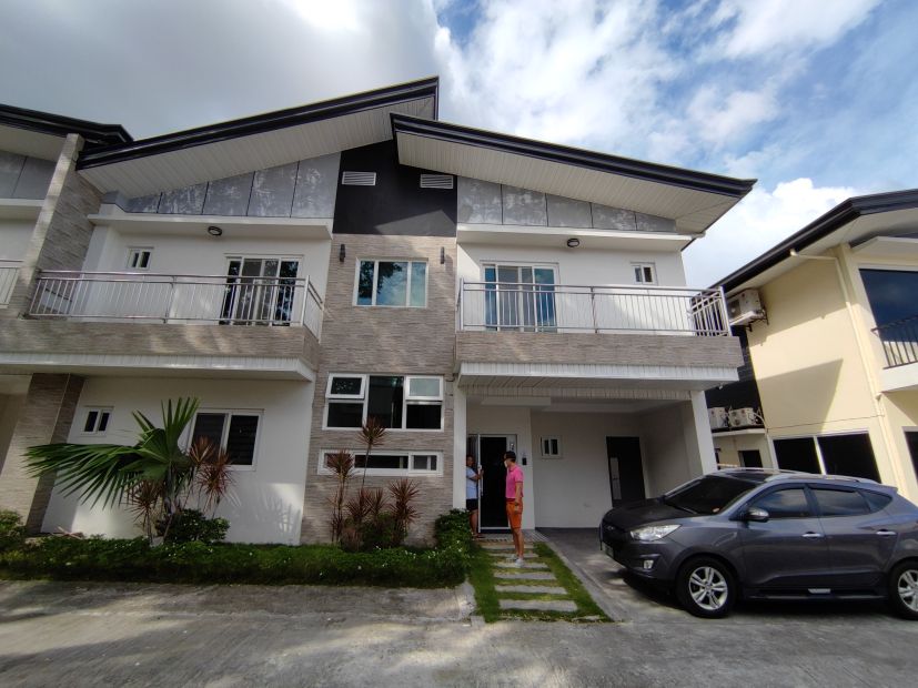 3 Units Pool Villas inside Clark