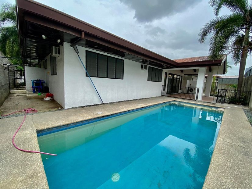 380 sqm with Swimming Pool 3 Bedrooms Bungalow House For Rent, Angeles City