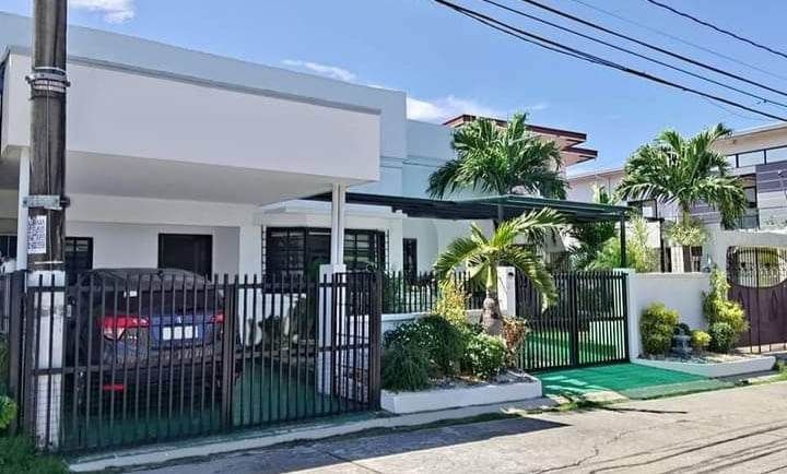 Spacious Bungalow House and Lot For Sale in BF Almanza, Las Piñas City