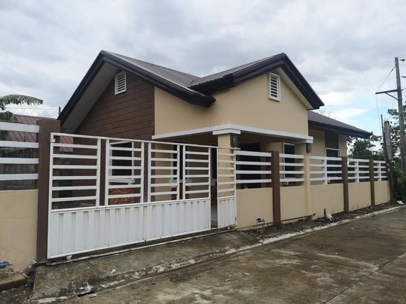 3 bedroom house for sale in Fortune Town Brgy. Estefania Bacolod City