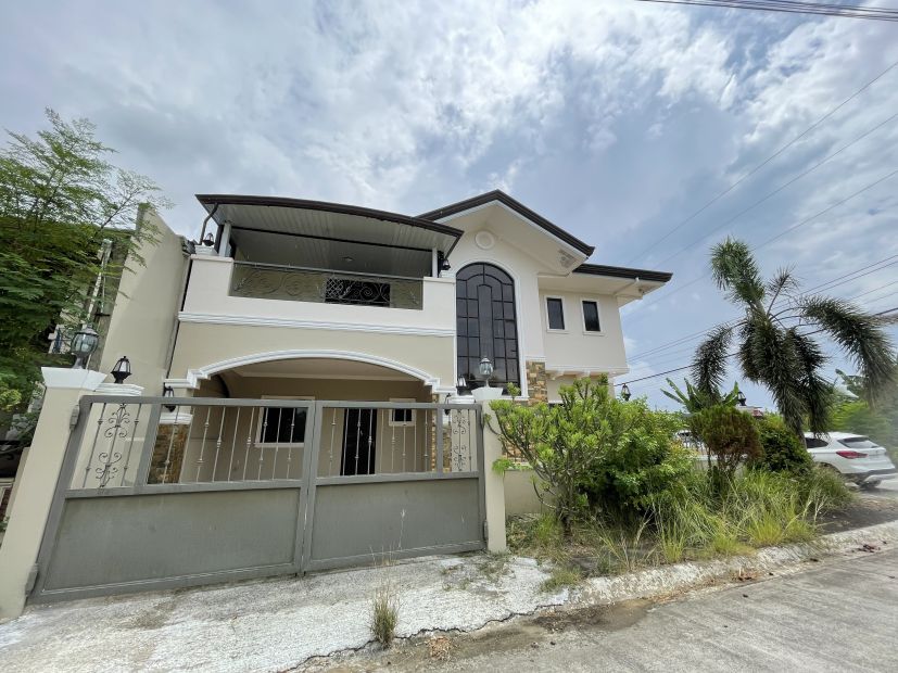 3 Bedroom House For Sale in Corona Del Mar Talisay City Cebu