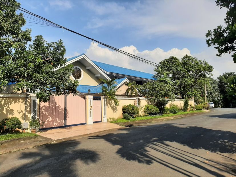 House and Lot For Sale in La Vista Subdivision, Quezon City