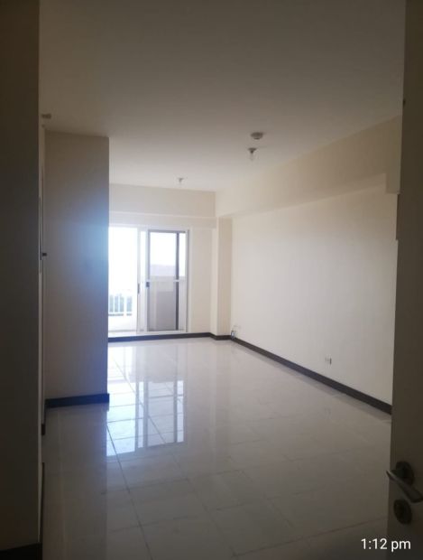 2 bedroom At Penthouse Level Torre De manila Dmci homes