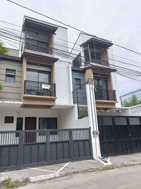 Muntinlupa Townhouse Brgy Poblacion w/ 2 Car Garage 8.5M SD