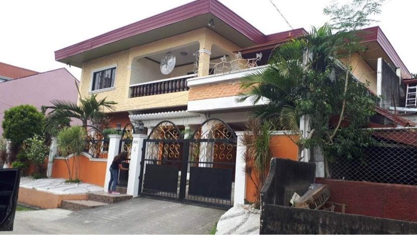 For Sale House & Lot In Parañaque