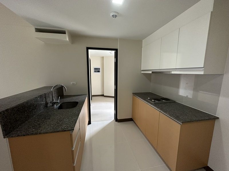 Rent To Own 1 Bedroom Corner Unit w/ Balcony at Leviste St. Makati City