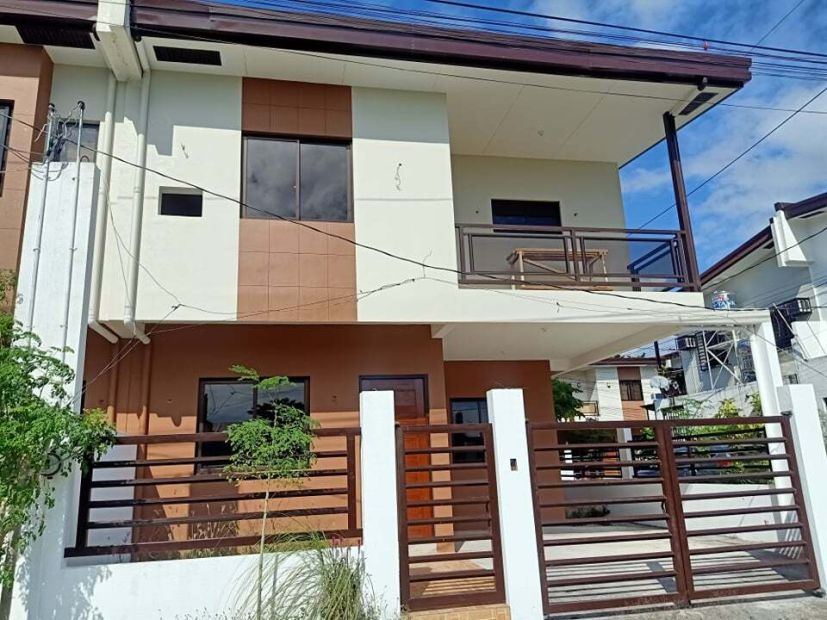 Brand New Single Attached House for Sale in Moonwalk Corner Unit - JB