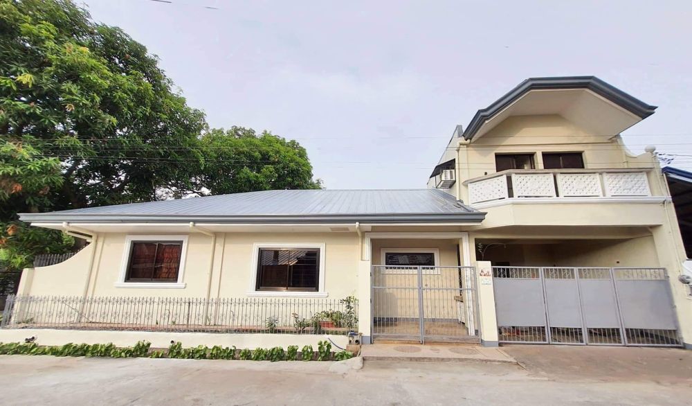 5BR House for Sale in El Rey Subdivision Duhat Santa Cruz Laguna