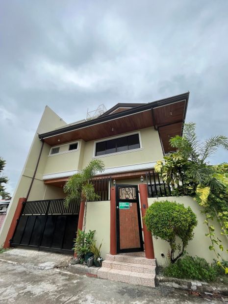 SOLID 3 LEVEL HOUSE SITTING ON PRIME LOT IN FAIRVIEW VILLAGE (TALISAY ...