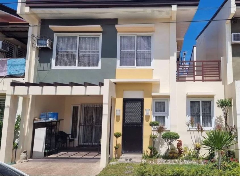 For Sale Pre Owned House In Pampanga Near SM Hypermarket