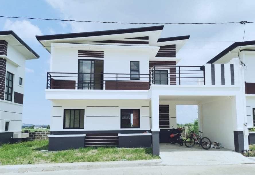 House For Sale in Calamba, Laguna Along highway