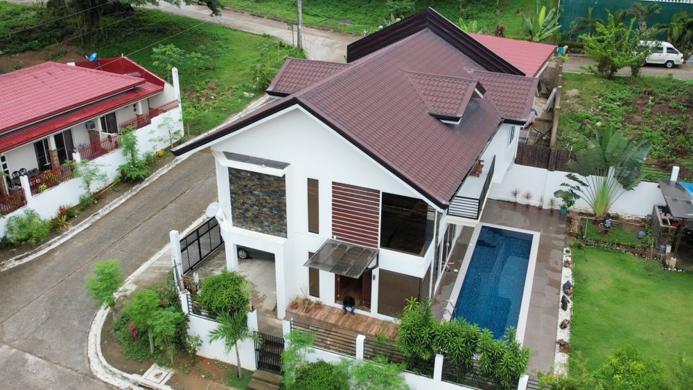 4 Bedroom House and Lot with a Pool for Sale