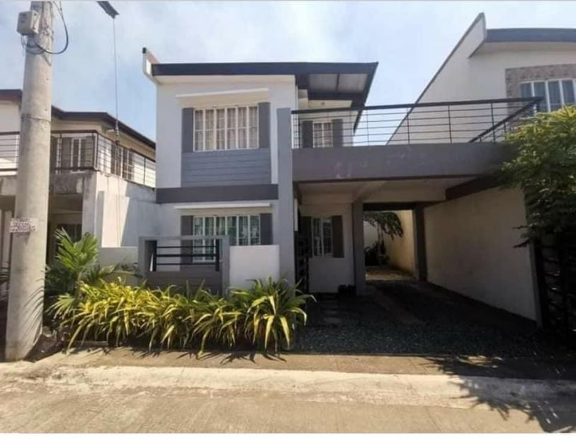 2-Storey Oakwood Townhouse, Carmona Estates