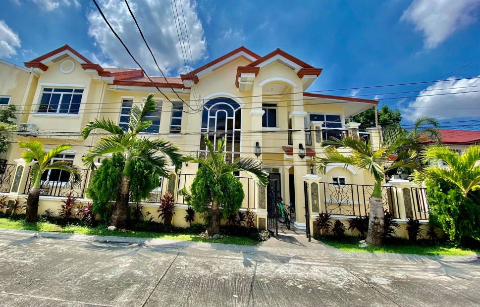 9 Bedrooms Furnished House and Lot For Rent in Anunas , Angeles City