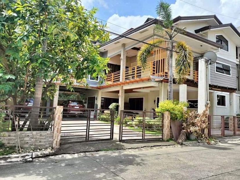 370sqm Lot with Beautiful House in Mahogany Grove Mandaue, Canduman