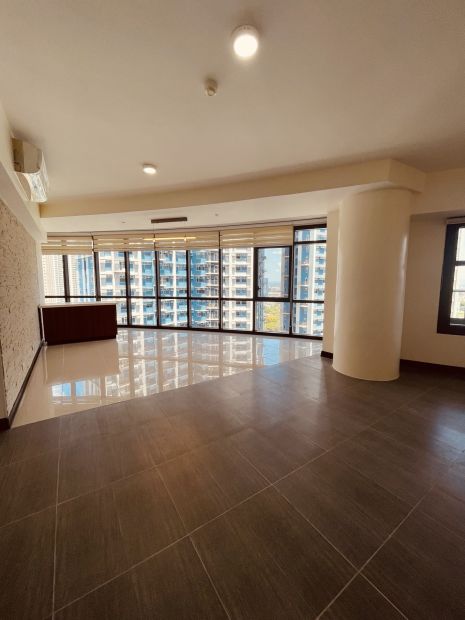 FOR SALE! 4Bedroom Facing Battle Monument view ARYA RESIDENCES BGC