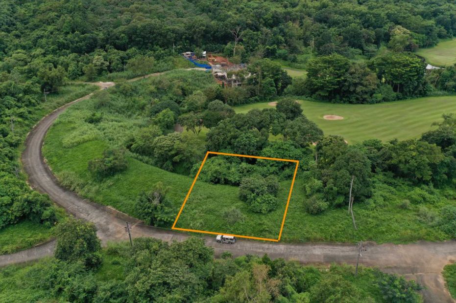 For Sale Eastland Heights Fairway lot near golf clubhouse, 940 sqm in ...