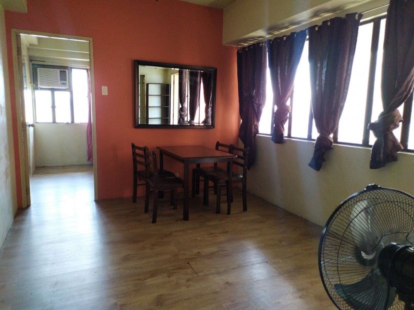 Cityland Vito Cruz Furnished 1BR Corner Unit with Parking for sale