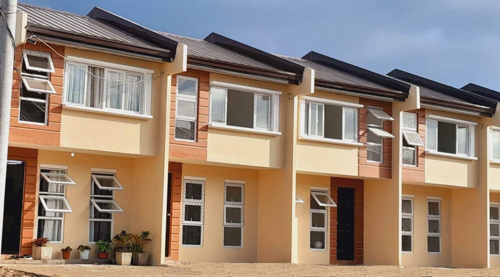 For Sale: 2 Storey Townhouse in Deca Homes Capitol Park, Pili ...