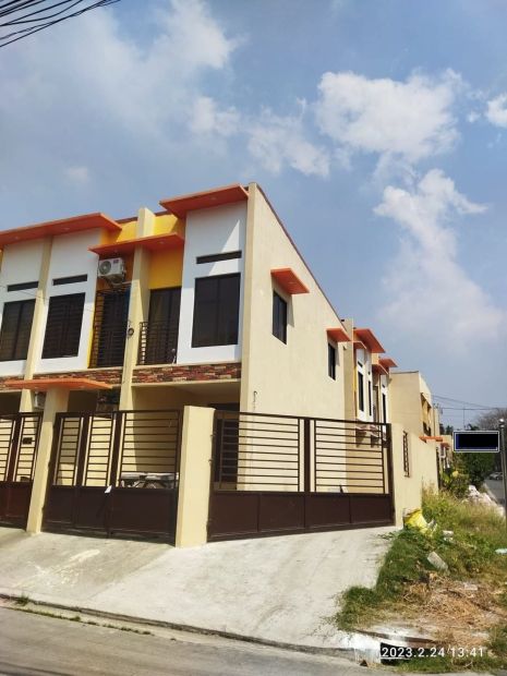 10% Down Corner House For Sale In Pamplona Park Near Alabang Zapote Road