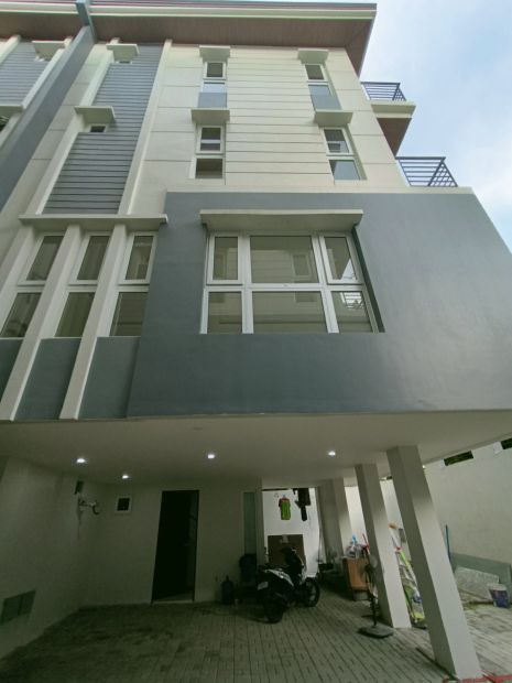 Quezon City Townhouse Heroes Hill Near Fisher Mall Quezon Ave 20.25M SD