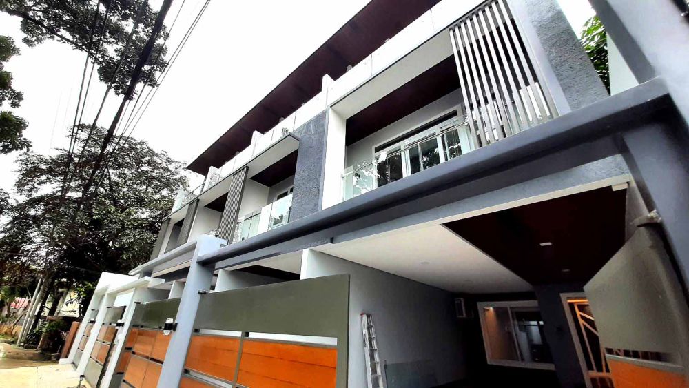 Townhouse 5 bedroom for sale in Teachers Village Diliman Quezon City