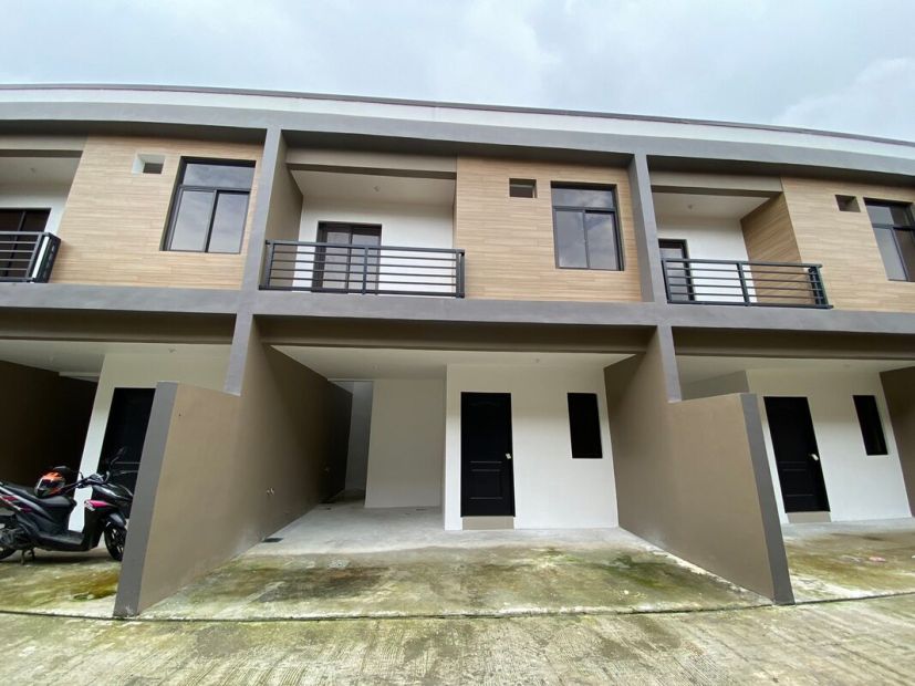 2 Bedroom Townhouse For Sale In Antipolo Near Ynares Center And Unciano