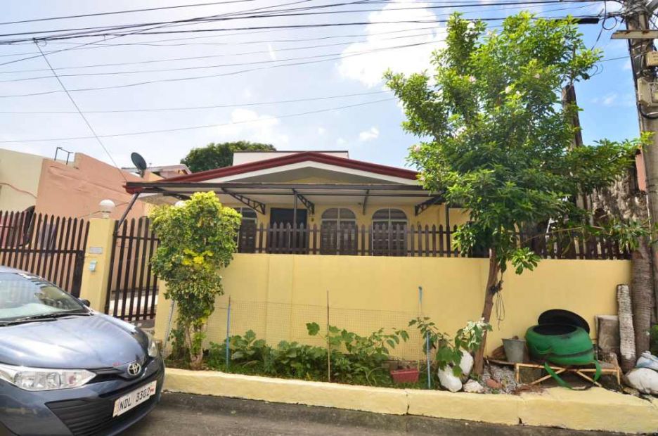 For Sale Well Maintained Bungalow House in Bf Resort Village Las Pinas City