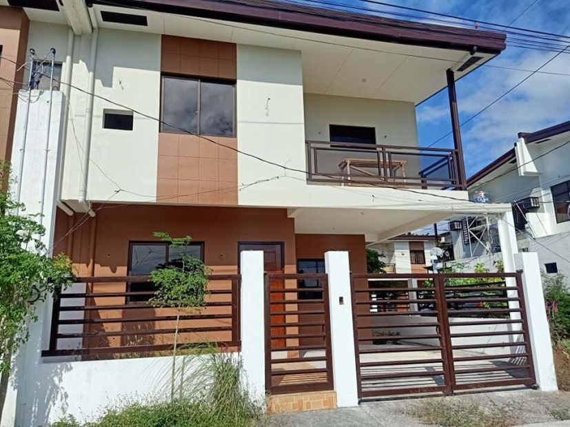 Two Storey Single Attached House and Lot for Sale in Moonwalk Paranaque ...