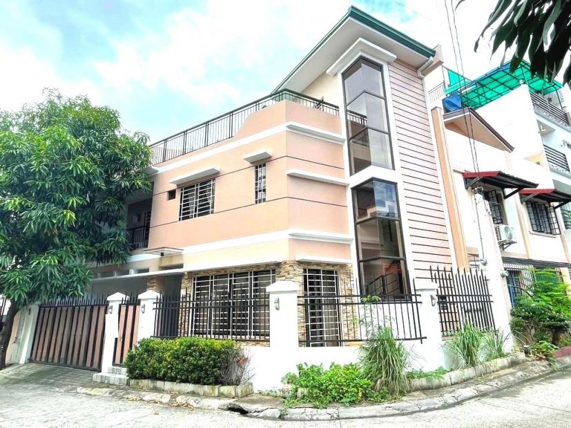 Near Dona Soledad 3Storey Corner House & Lot For Sale In Better Living ...