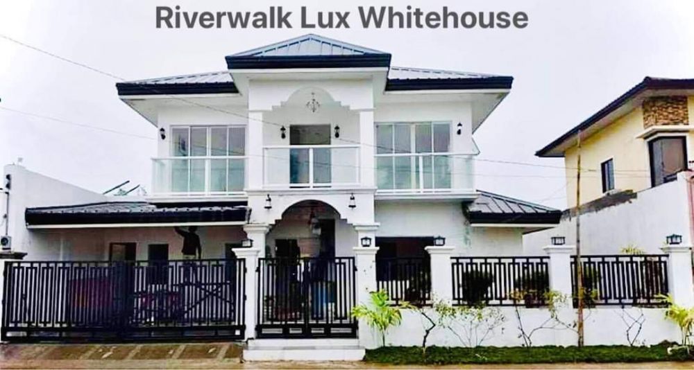 Now 9.7M Only Beautiful And Elegant House In Bacolod City