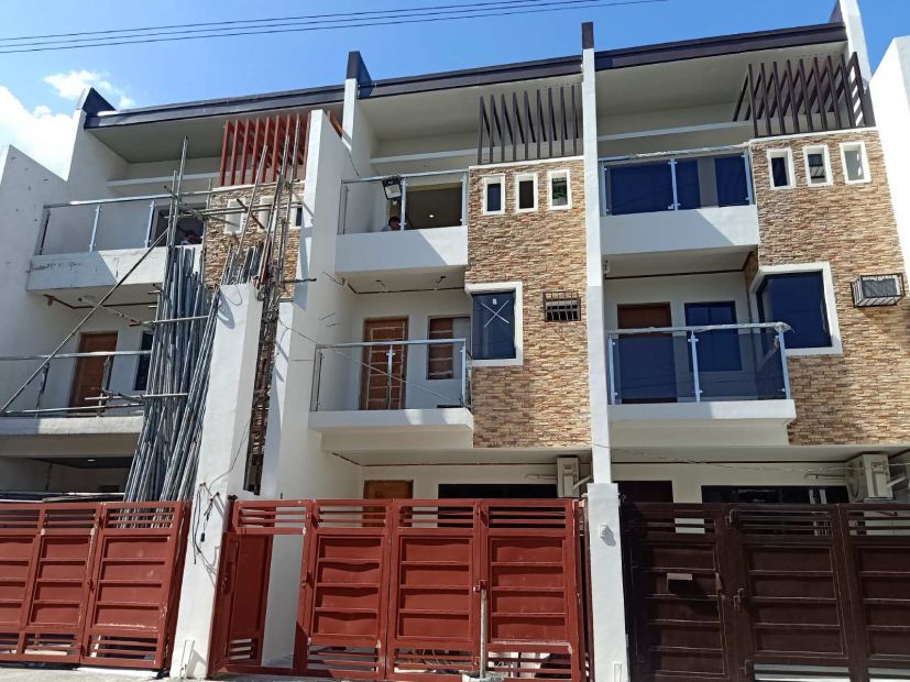 Moonwalk Village Townhouse for Sale in Parañaque near C5 extension - JB