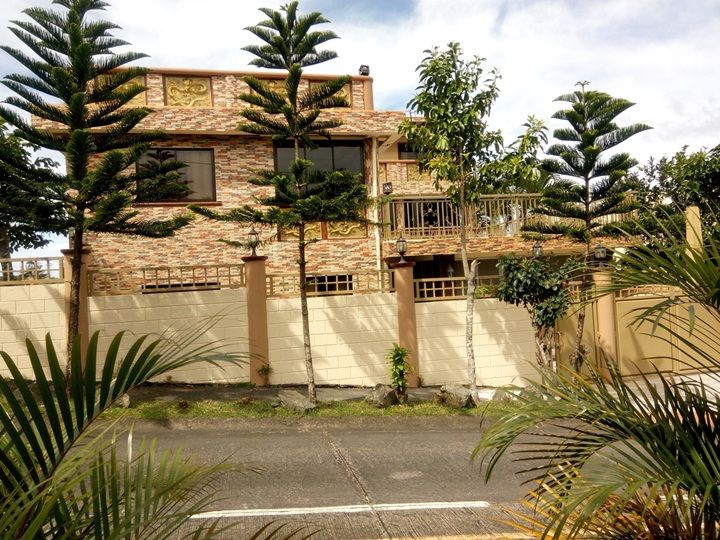 House and Lot For Sale at Tagaytay, Cavite