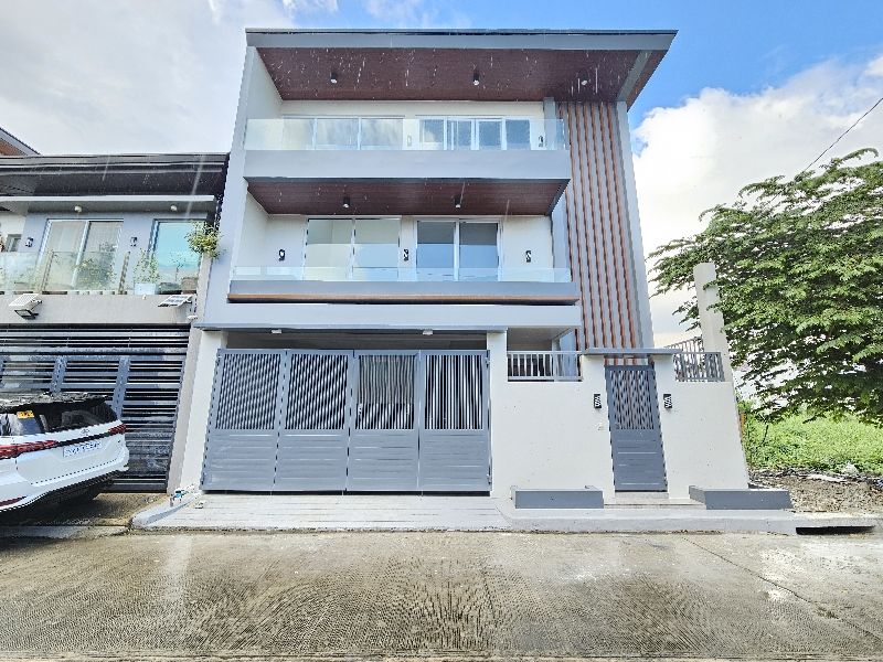 3-Storey Modern House with Swimming Pool in Greenwoods Executive ...