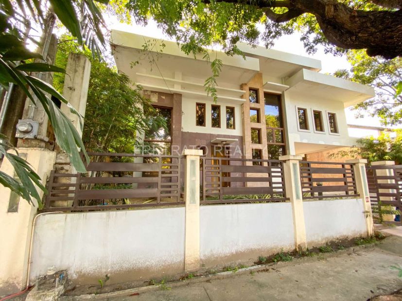 EA034: 4 Bedroom House, Magallanes Village Makati ( House for Rent )