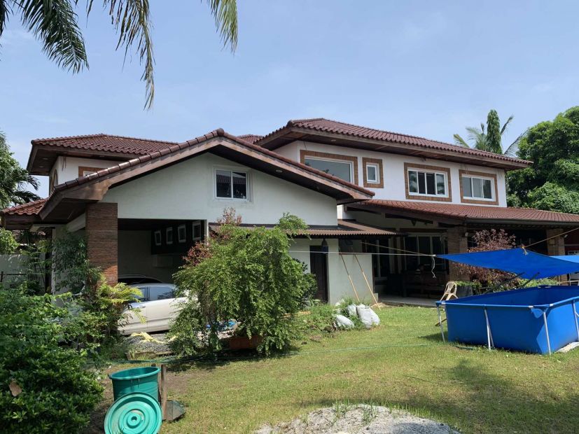 4 Bedrooms House For Sale In Alabang, Muntinlupa, Metro Manila