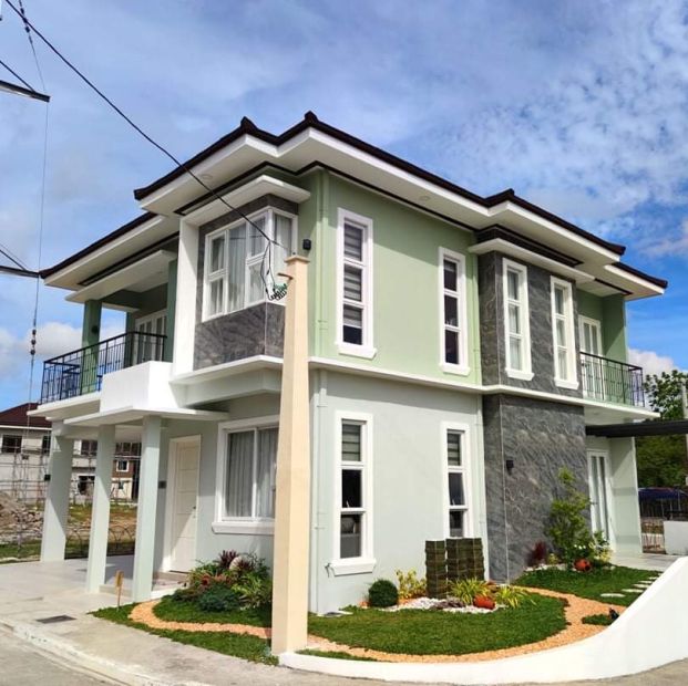 For Sale House With 2 Car Garage At Salitran Dasmariñas Cavite