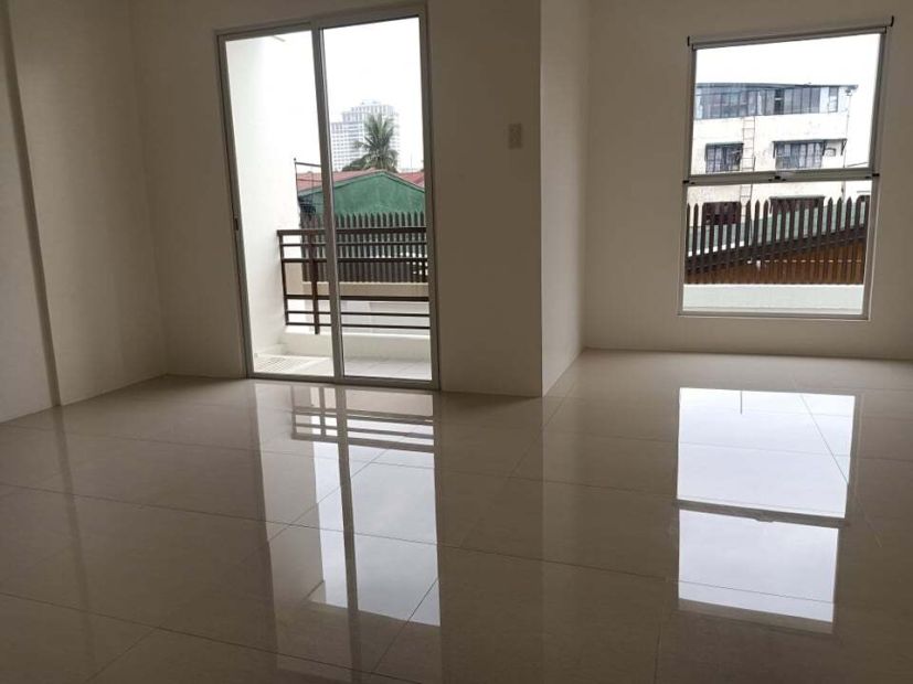 For Sale Pinyahan Quezon City Townhouse Property w/ 3 Bedrooms & 2 CG ...