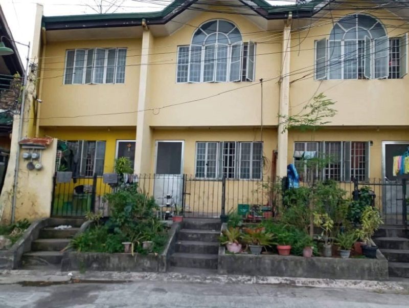 For Sale: 346 sqm lot Three Door Apartment at Queensrow in Bacoor City ...