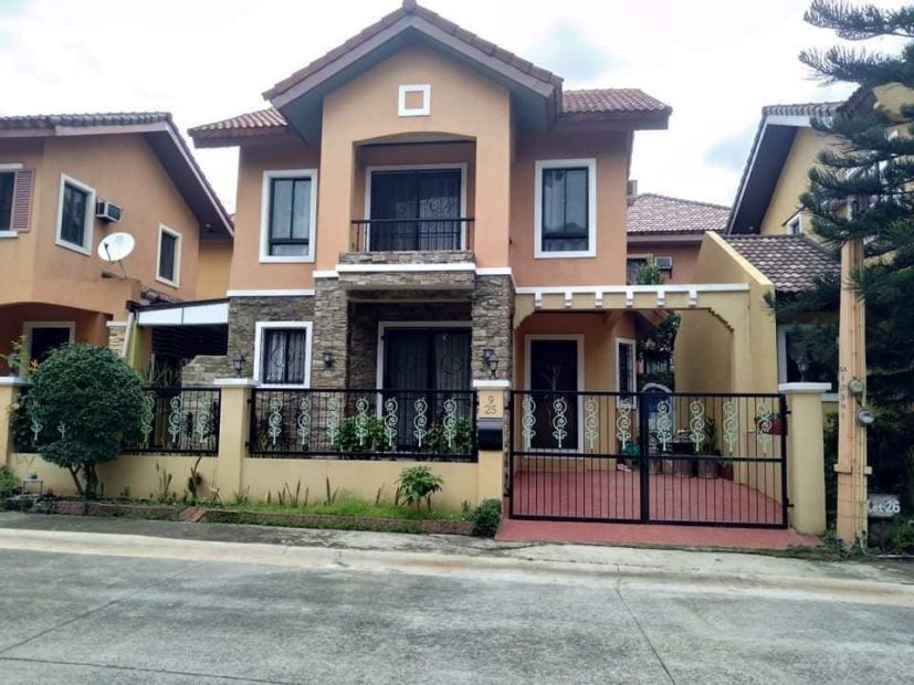 3BR unit for rent at Crownasia valenza sapphire