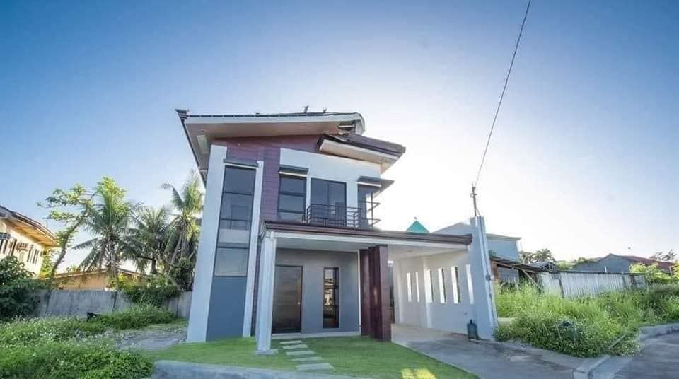 2 Storey Single Detached House For Sale in Vista De Bahia Subdivision, Cebu