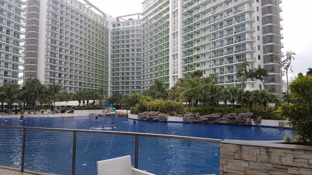 Live in a 1 Bedroom Beach Resort in the Heart of the City - Azure ...