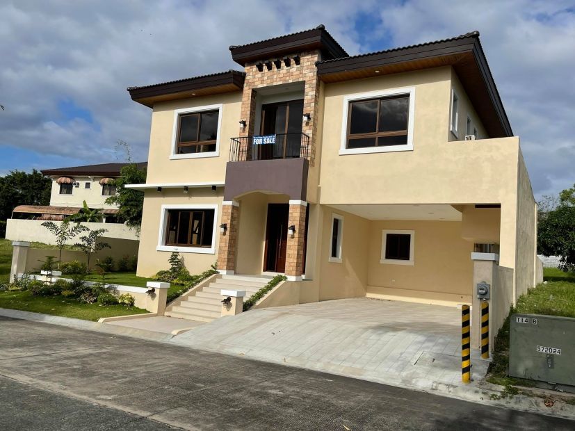 mixed modern-classic italian house and lot in portofino heights las piñas  city