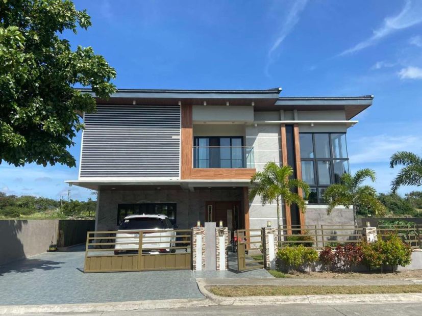 Modern House in Enclave Las Piñas Daang Hari 5 Bedroom FOR SALE